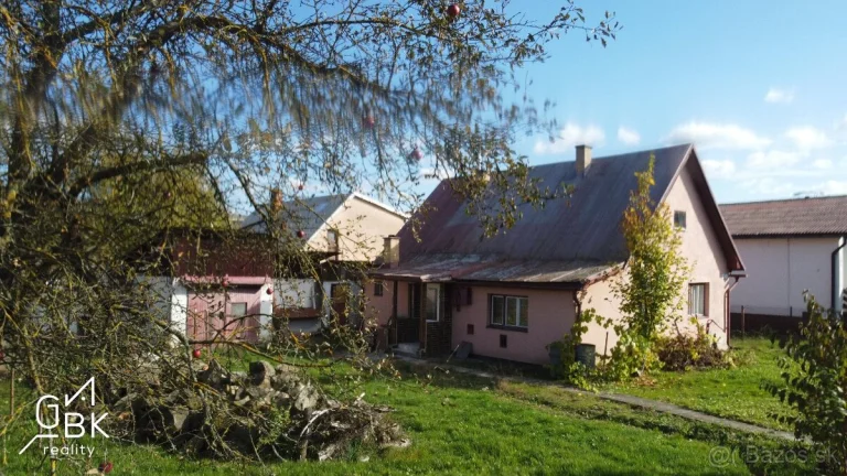 4i RD so slnečnou záhradou čaká na rekonštrukci