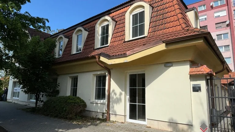 Budova blízko centra Topoľčany / PREDAJ