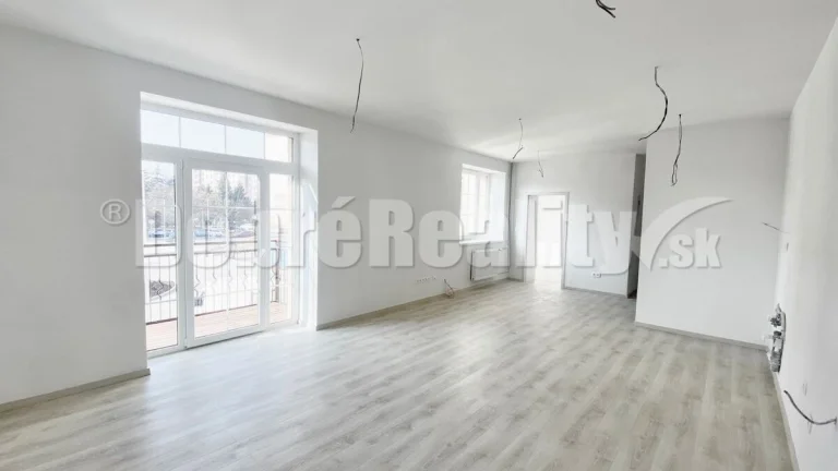 2 izbový byt s 2mi balkónmi Nové Zámky