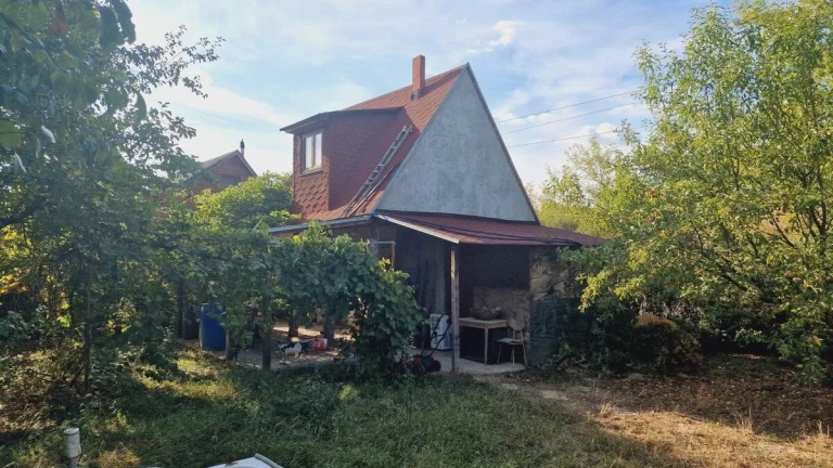 Na predaj záhrada s chatkou v peknej lokalite, Kokšov - Bakš