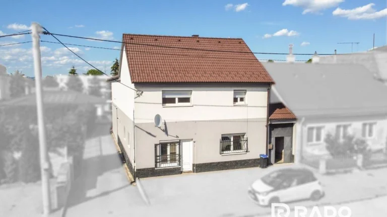 RADO | Veľký rodinný dom s 3 bytmi, Trenčianska Teplá