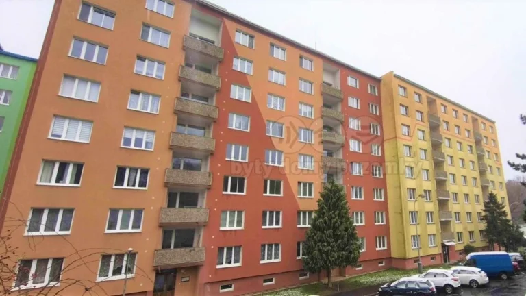 Prodej bytu OV 2+1 školní pěšina Chomutov V základu Prosím R