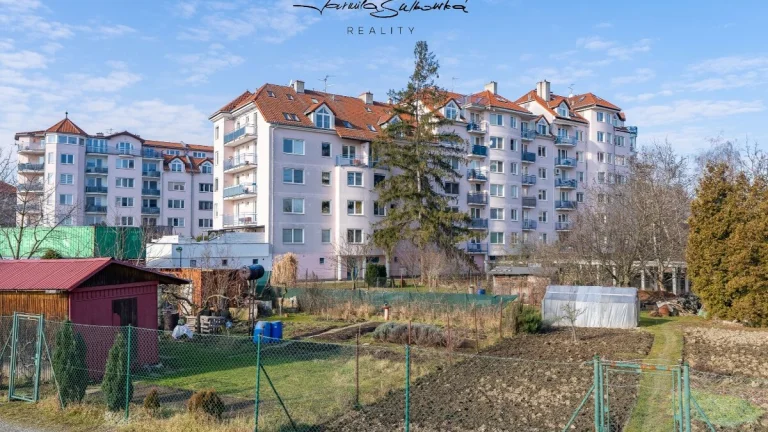 Byt, 3+kk 78 m2 + střešní terasa 8 m2, podkrovní