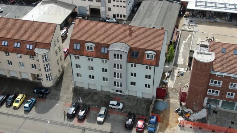 Prodej polyfunkční budovy s kancelářemi, byty, garážemi v...