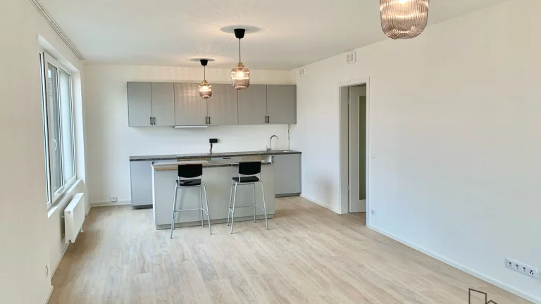 Nový prostorný byt 3+kk (85m2) s lodžií (6m2), 2 komorami a