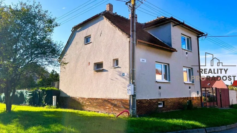 Prodej dvoupatrový rodinný dům 5+1 se zahradou, obec Lužice