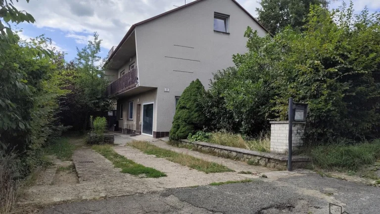 Prodej trojgeneračního domu, pozemek 1122 m2