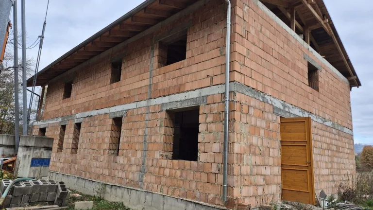 Prodej rozestavěného domu 4+KK v Jablunkově s možností uděl