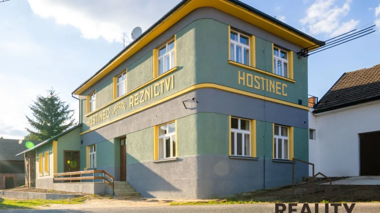 PRODEJ HISTORICKÉHO DOMU S KOMERČNÍM PROSTOREM V OBCI DRAHOT