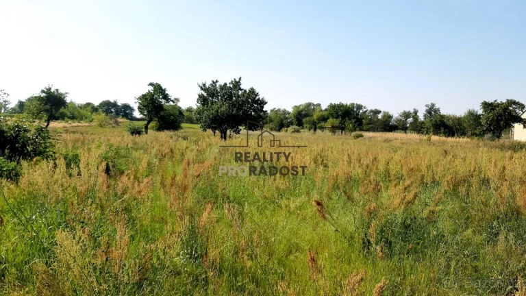 Prodej stavebního pozemku 2355 m2 v obci Lužice, lokalita Zá