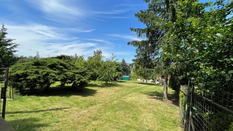 Pozemek 1410 m2 se stavbou 83 m2 v Ústí nad Labem / Větruše