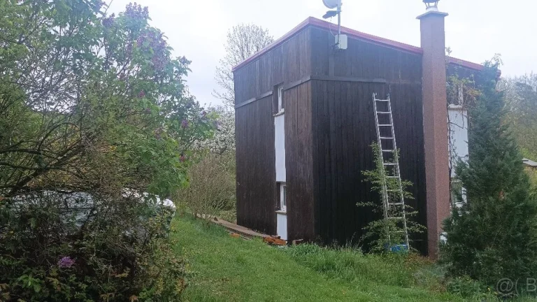Prodám domeček s možností velkého rozšíření.
