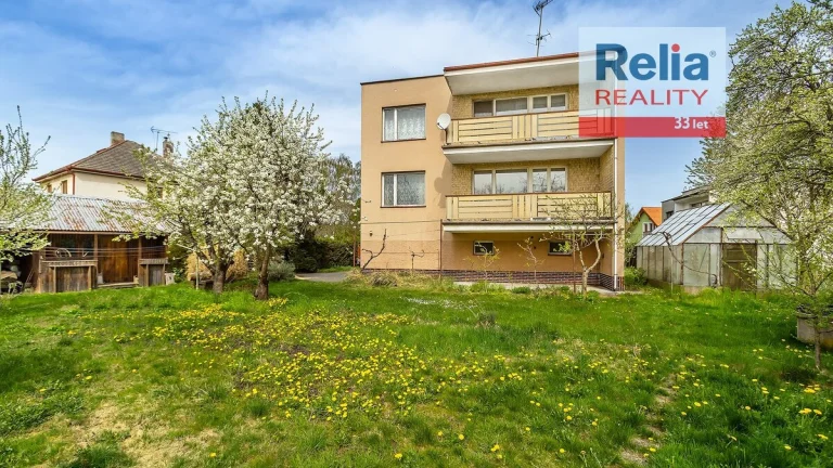 Prostorný RD s garáží v klidné části obce Břehy, 952 m2
