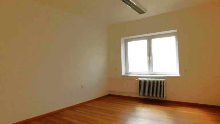 Znojmo , pronájem komerčních prostor, 22 m2 , kanceláře - ko