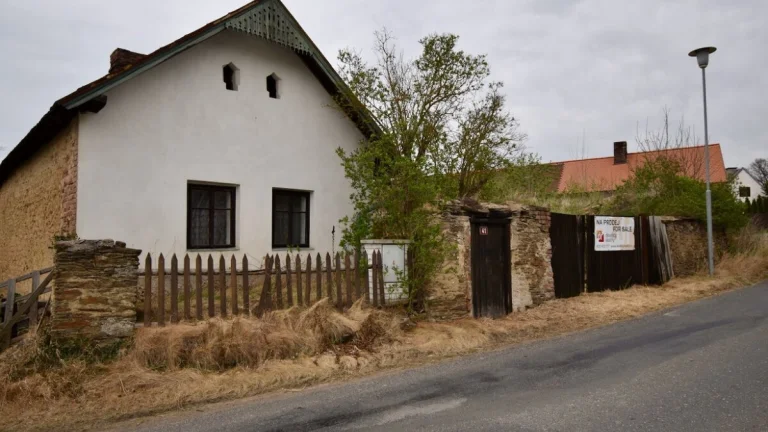 Pozemek s chalupou v obci Šebestěnice
