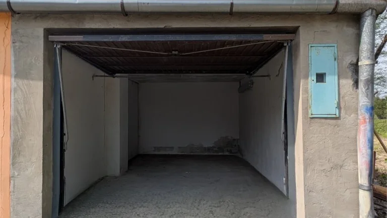 Garáž k pronájmu - Český Těšín cca 25m²
