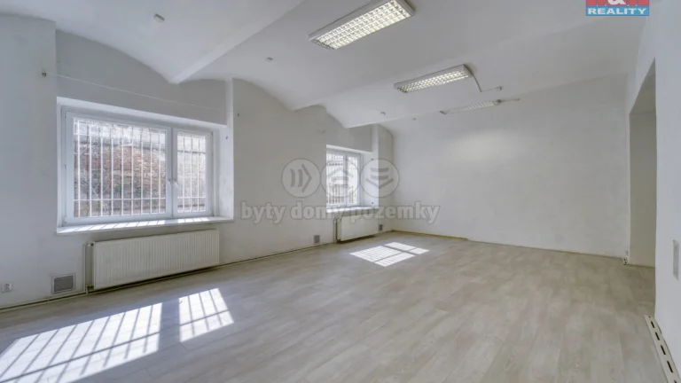 Pronájem kancelářského prostoru, 167 m²