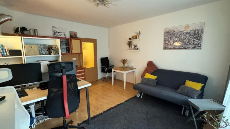 téměř nové 1+kk:45 m2,terasa 10m2,zahrádka 40m2,park. stání