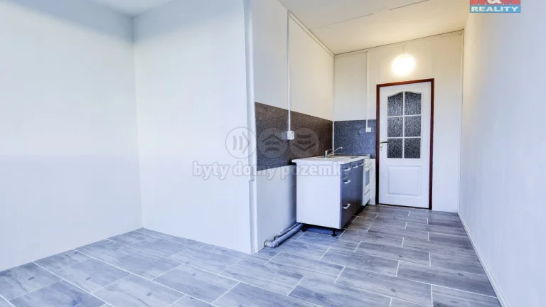 Pronájem bytu 2+1, 71 m², Rovná