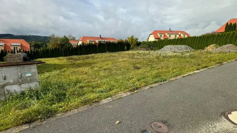 České Libchavy, 1136 m2;Komplet zasíťovány