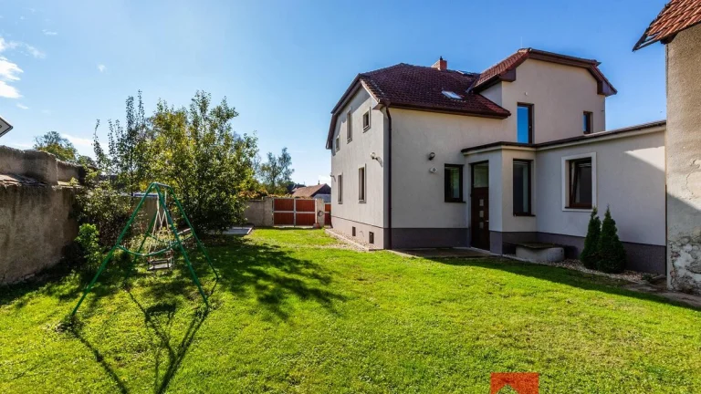 Prodej moderně řešené prvorepublikové vily 4+1, v obci Ledči