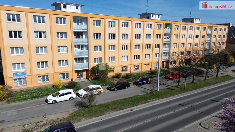 Byt 3+1, Nepomucká ulice