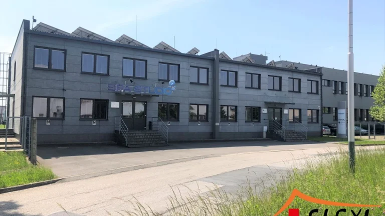 Pronájem 4 místností o celkové rozloze 199,06 m2 včetně soc.