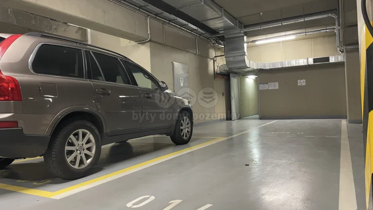 Pronájem 2x garážového stání, 25 m², Praha, ul. Korunní