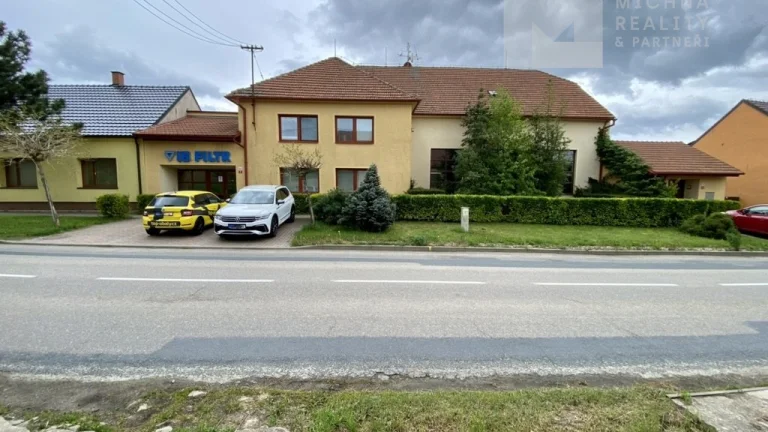 Pronájem - skladovací prostory, kancelář, parkování, 278 m2