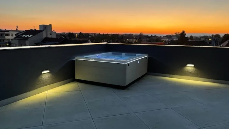 Luxusní PENTHOUSE 4+kk, soukromé podlaží (216 m2) v centru