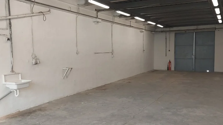 Hledám pronájem skladu, výrobní prostory, dílnu