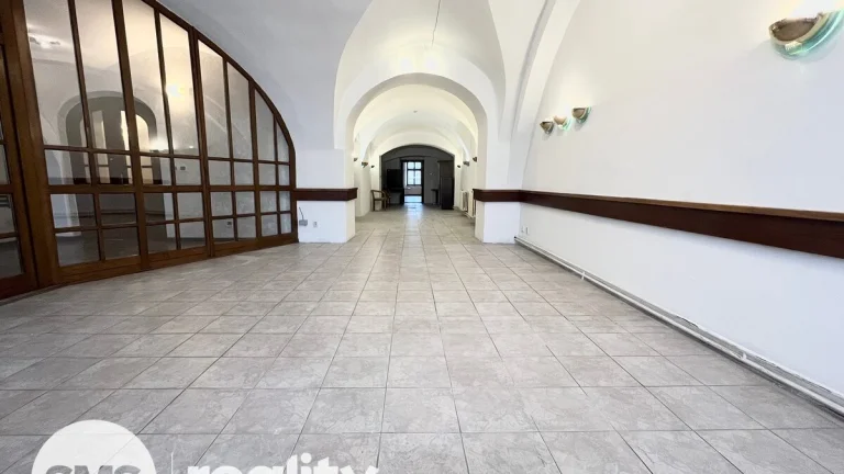 Pronájem obchodních prostor - Zámecké náměstí - Frýdek-Míste