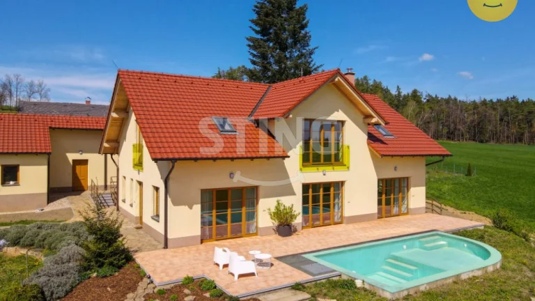 Rodinný dům 6+kk s bazénem, garáží, dílnou (okr. Chr, 129868