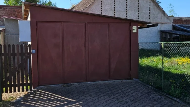 Garáž 50 m2