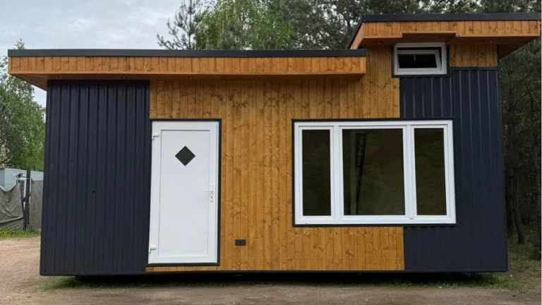 Tiny house