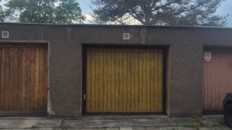 Pronájmu řadovou garáž
