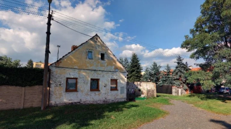 Pronajmu domek na vesnici 30km od Plzně 3+1 za 9.000 kč .