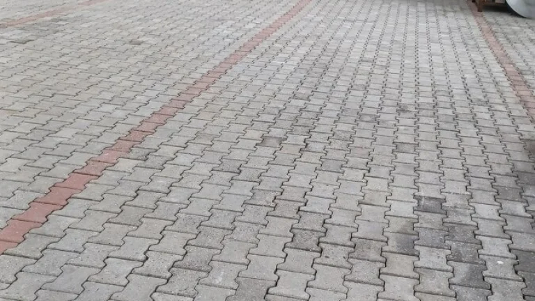 Zpevněná plocha sklad parkování