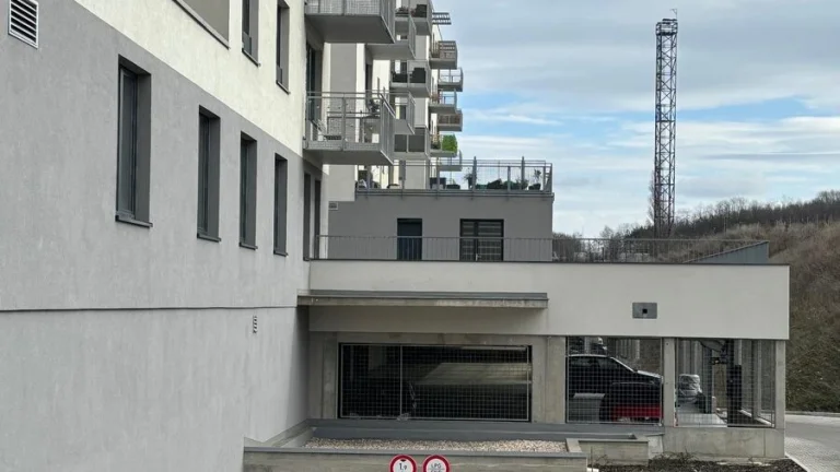 Pronájem parkovacího stání Praha 9 Vysočany