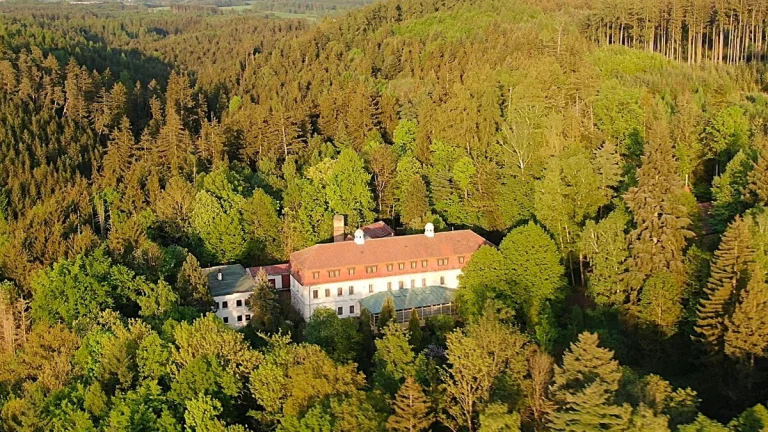 Areál Rezek, pozemek 9376 m2.