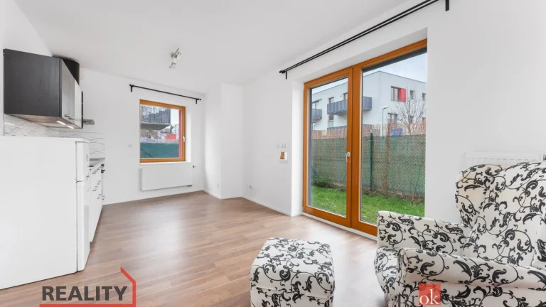 Pronájem, byty/1+kk, 30 m2, U svahu 1093/20, Slivenec, 15400