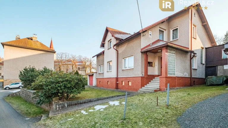 Rodinný dům 7+1, bazén, sklep, pergola, Bernartice - Trutnov