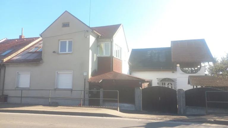 Sebranice, RD 6+1, 220 m2, dvorek – rodinný dům