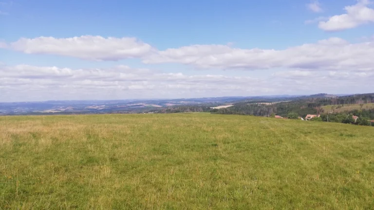 Velenov, orná půda, 1 032 m2, příjezdová cesta – pozemek