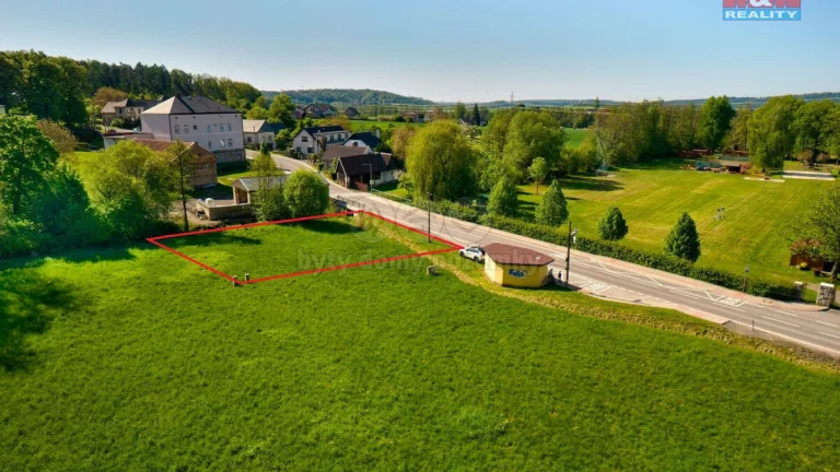 Prodej zasíťovaného pozemku k bydlení 1000 m², Lanžov