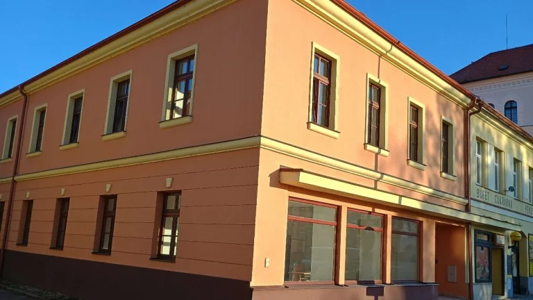 Pronájem obchodní nebytové prostory Netolice, Mírové náměstí