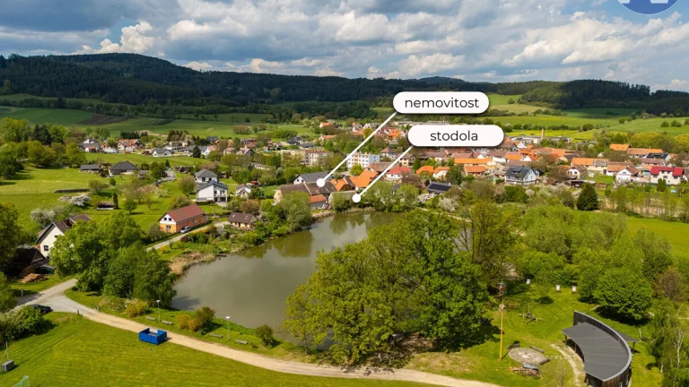 Prodej chalupy se stavební parcelou na břehu rybníka, Chluma