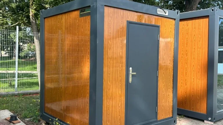 Obytný kontejner o rozměru 2,4 x 2,4 m