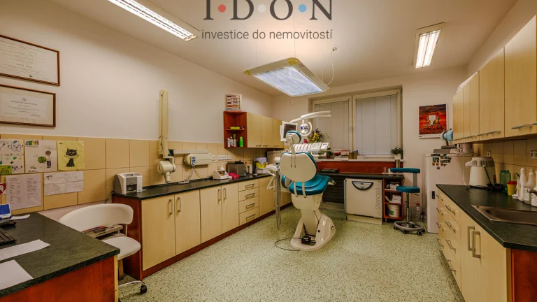 Pronájem ordinace + parkovací místo v zavedeném dentálním ce
