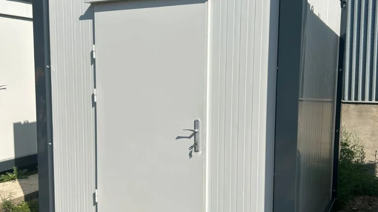 Obytný kontejner o rozměru 2,4 x 2,4 m